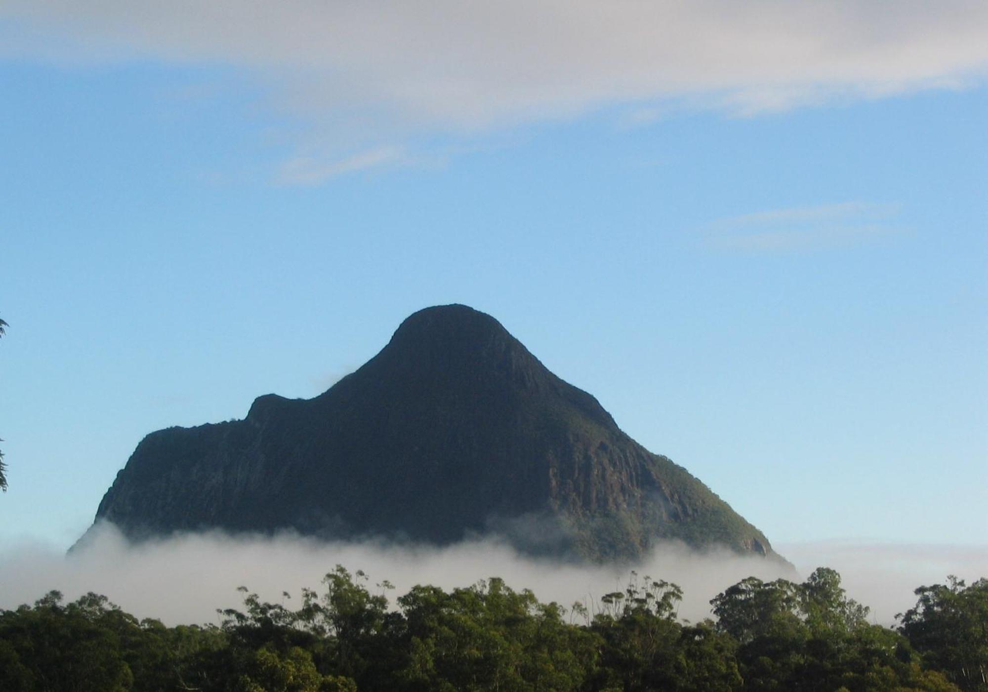 Glas auf Glashaus Glass House Mountains Exterior foto