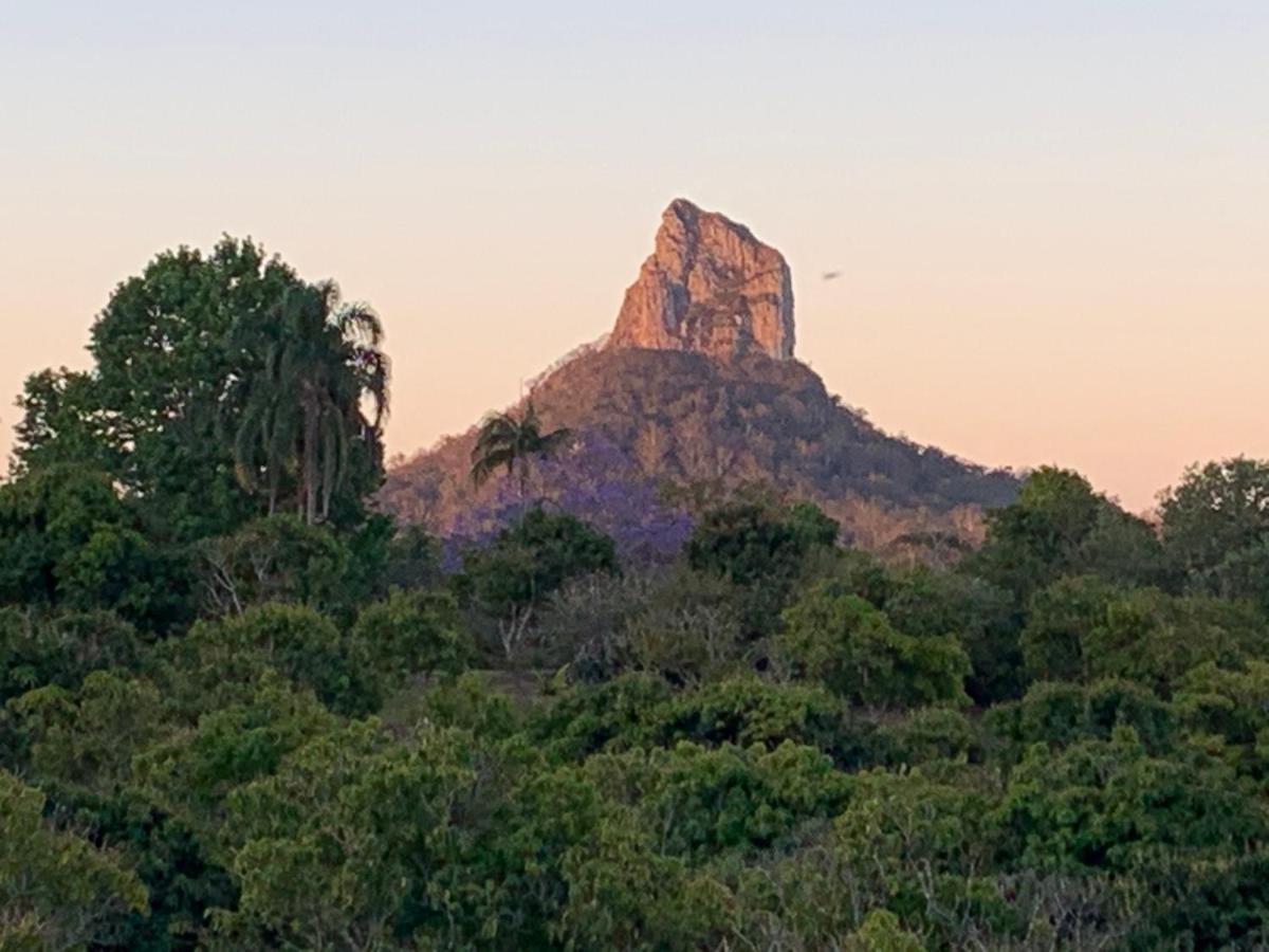 Glas auf Glashaus Glass House Mountains Exterior foto